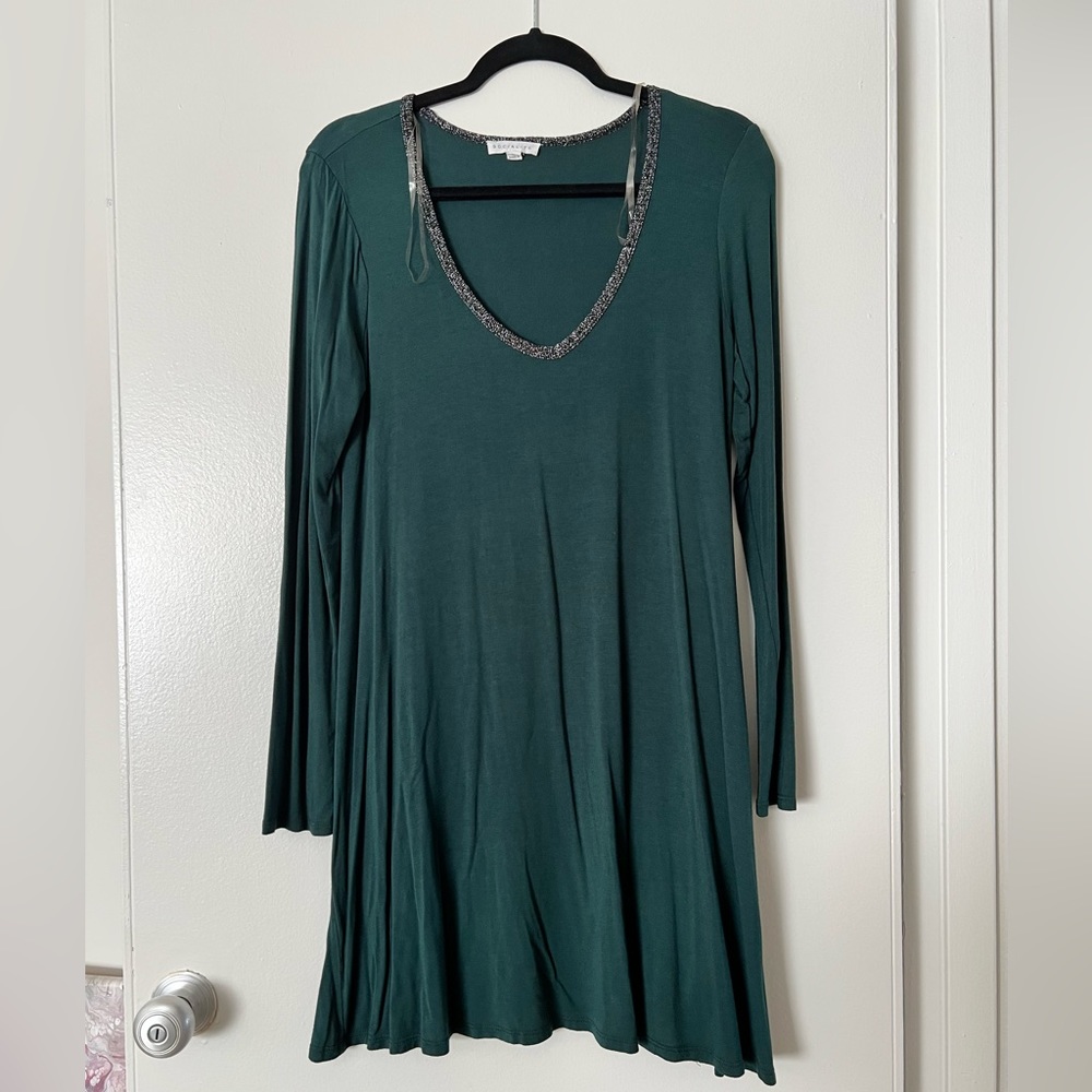 Socialite V-Neck Long Sleeve Dress - M